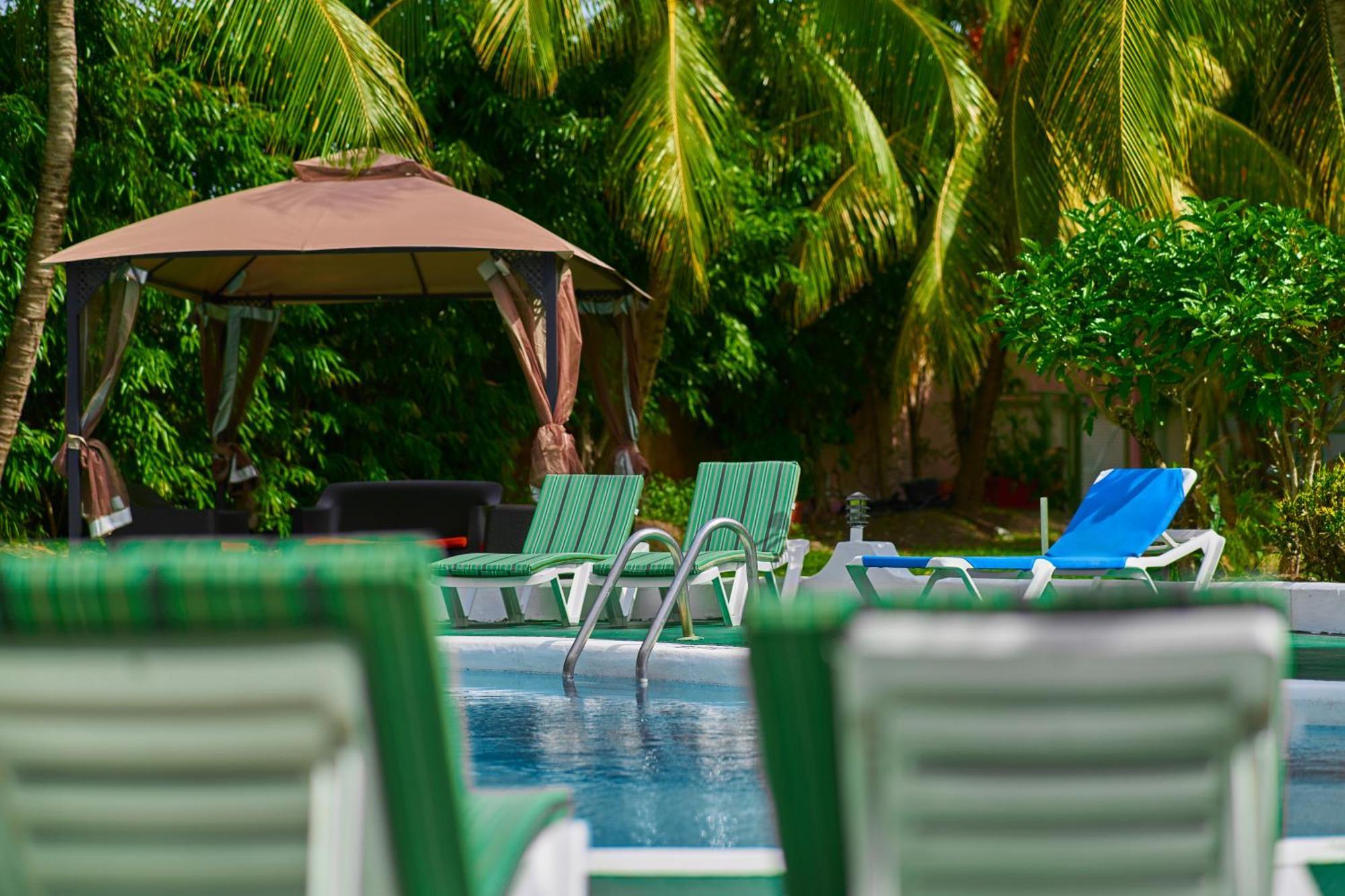 Sunbay Hotel Крайст-Черч Екстер'єр фото