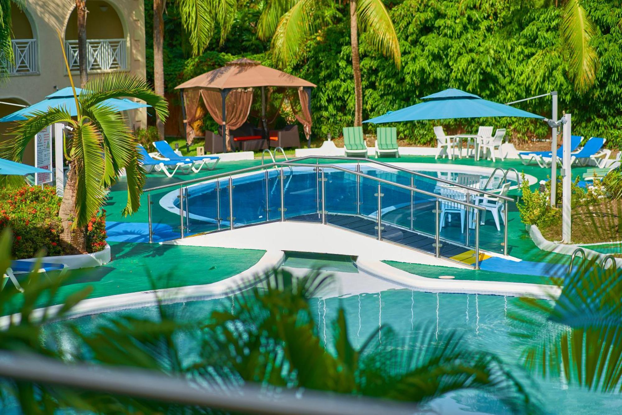 Sunbay Hotel Крайст-Черч Екстер'єр фото