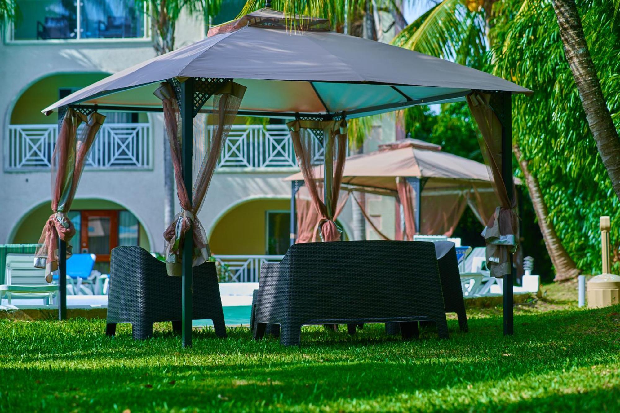 Sunbay Hotel Крайст-Черч Екстер'єр фото