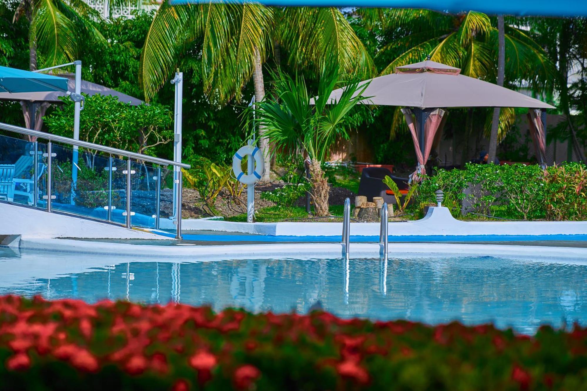Sunbay Hotel Крайст-Черч Екстер'єр фото
