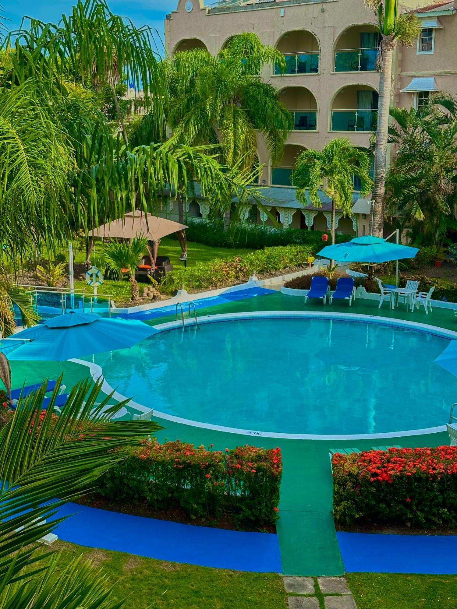 Sunbay Hotel Крайст-Черч Екстер'єр фото
