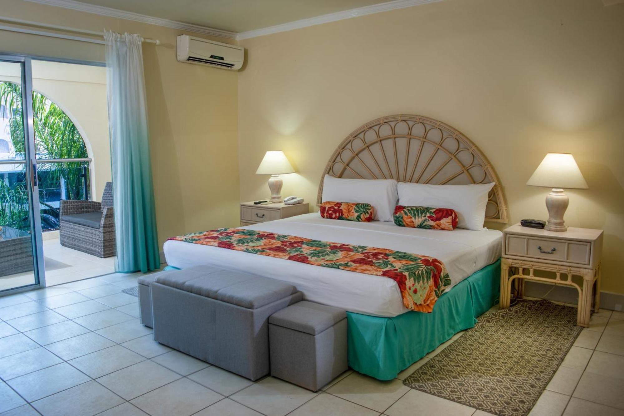 Sunbay Hotel Крайст-Черч Екстер'єр фото